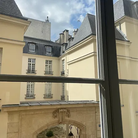 Golden Braque: Luxury Meet History Lejlighed Paris
